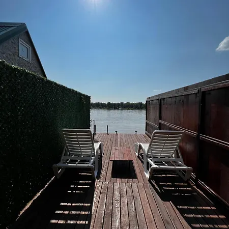 Kuca I Splav Na Reci Savi Holiday home